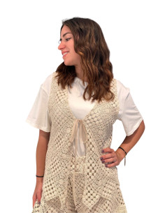 T-shirt con gilet macramè