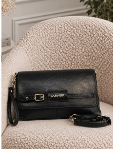 Pochette con pattina in effetto pelle lucida nero wa1103