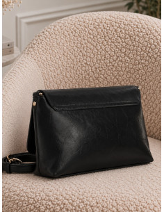 Pochette con pattina in effetto pelle lucida nero wa1103