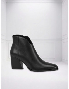 Tornchetto in pelle scollo V NERO