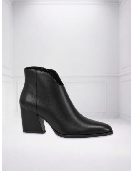 Tornchetto in pelle scollo V NERO