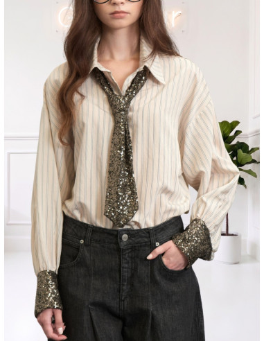 Camicia gessata con cravatta in paillettes
