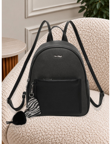 Zaino con charm e cuore NERO