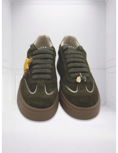 Sneakers Scamosciate Verdi con Charm | Apepazza