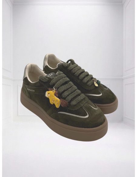 Sneakers Scamosciate Verdi con Charm | Apepazza
