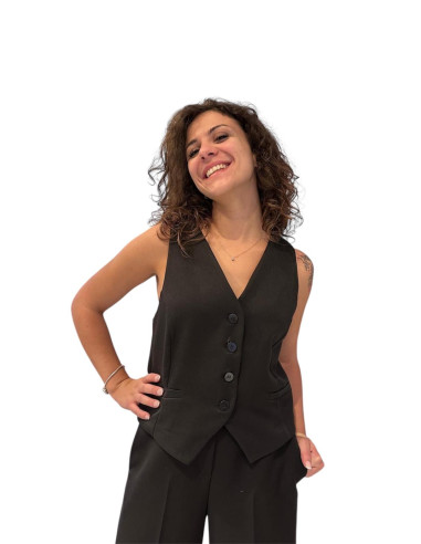 Gilet_corto_4_bottoni_zahjr_2.png