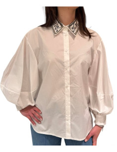 Camicia_ricami_perline_su_colletto_1.png