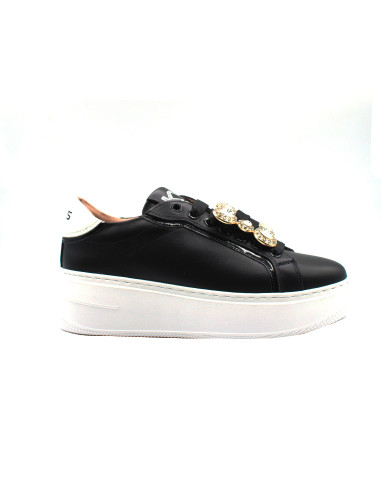 Sneakers__charm_quadrato_2.png