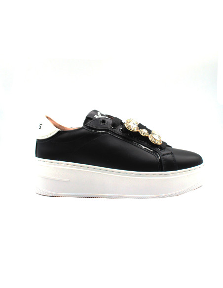 Sneakers__charm_quadrato_2.png