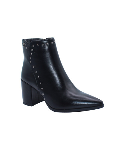 Tronchetto a punta con borchie