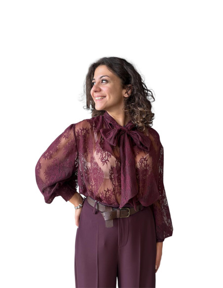 Camicia in pizzo con fiocco