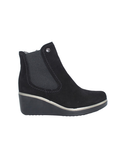 Tronchetto scamosciato con zeppa