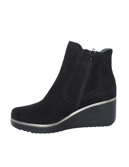 Tronchetto Scamosciato Nero con Zeppa Pitillos | Glamour Shop
