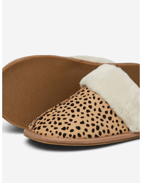 Pantofola_macchiette-pelliccia_VERO_MODA_1.png
