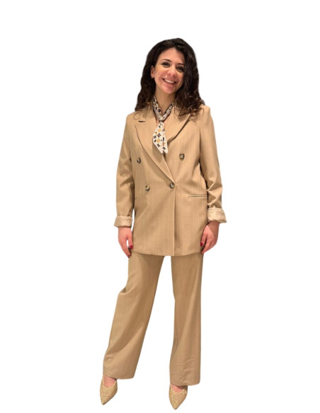 Giacca Doppiopetto Gessato con Foulard Camel