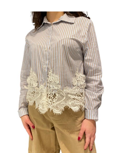 Camicia Donna Gessata con Pizzo Elegante | Look Chic e Versatile